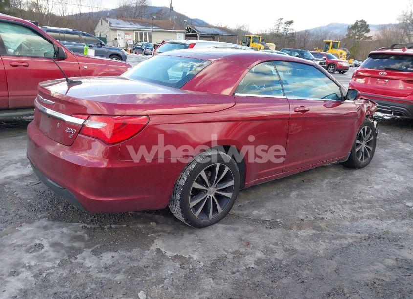 Photo 4 of 2013 Chrysler 200 S (VIN 1C3BCBGG7DN718642)