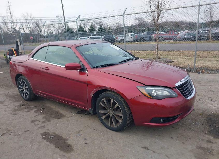 2013 Chrysler 200 S (VIN 1C3BCBGGXDN712141) main photo