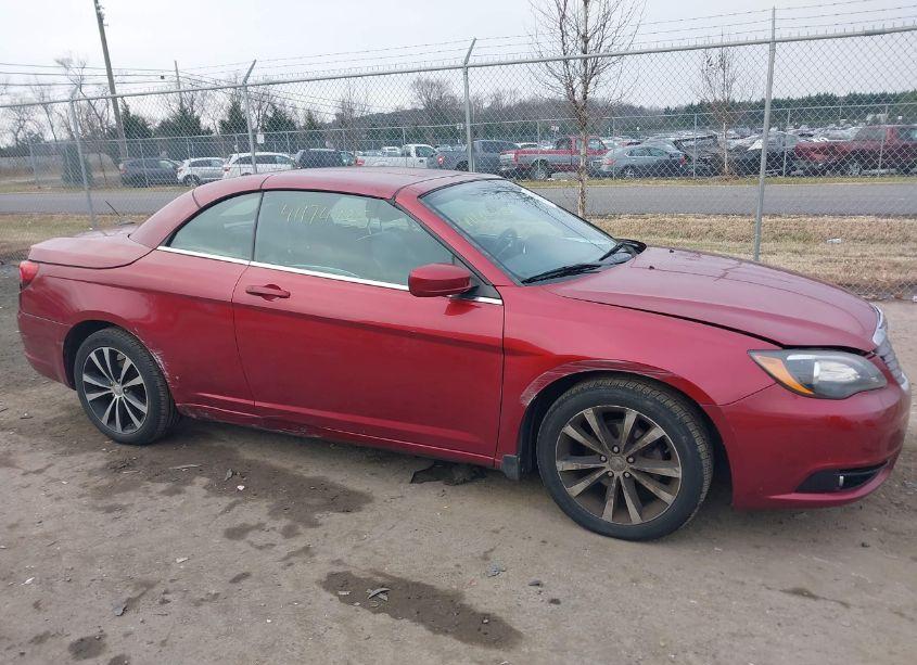 Photo 13 of 2013 Chrysler 200 S (VIN 1C3BCBGGXDN712141)