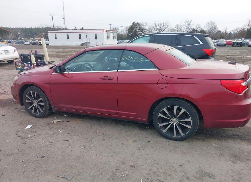 Photo 14 of 2013 Chrysler 200 S (VIN 1C3BCBGGXDN712141)