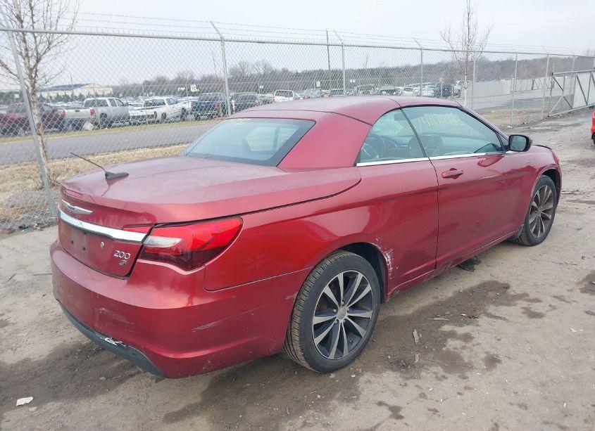 Photo 4 of 2013 Chrysler 200 S (VIN 1C3BCBGGXDN712141)