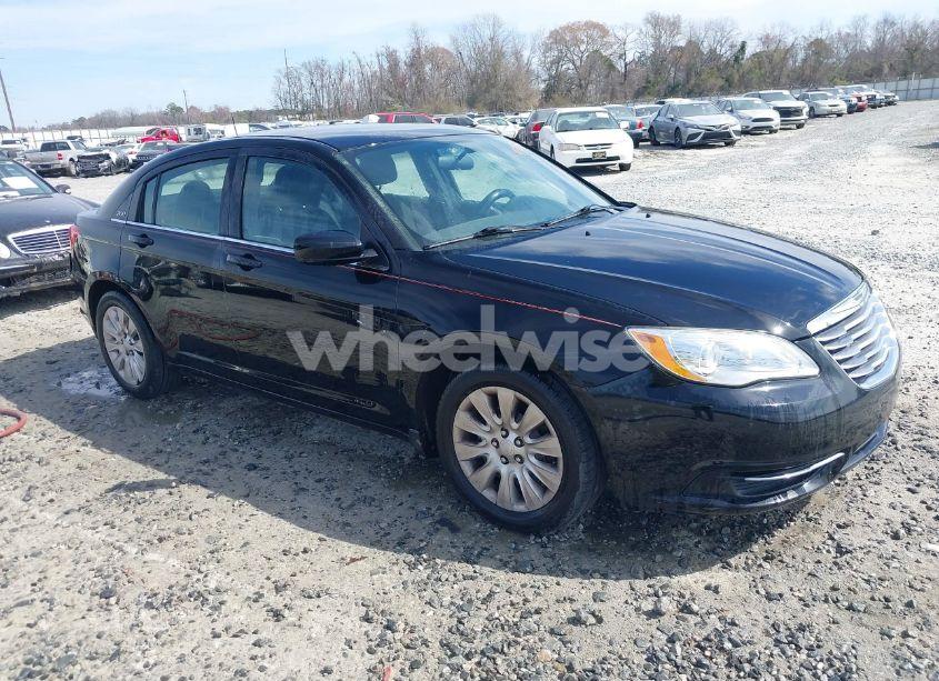 2013 Chrysler 200 LX (VIN 1C3CCBAB0DN641548) main photo