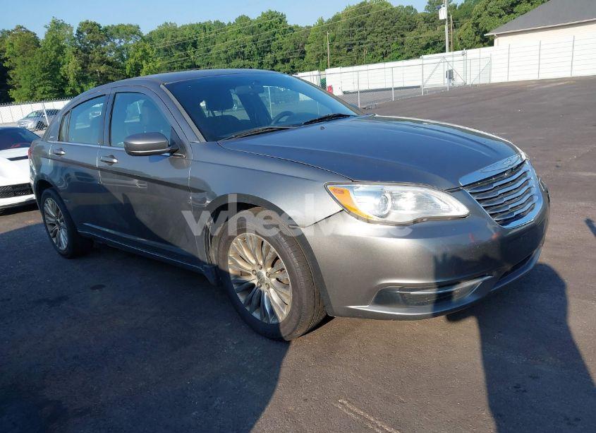 2013 Chrysler 200 LX (VIN 1C3CCBAB0DN671813) main photo