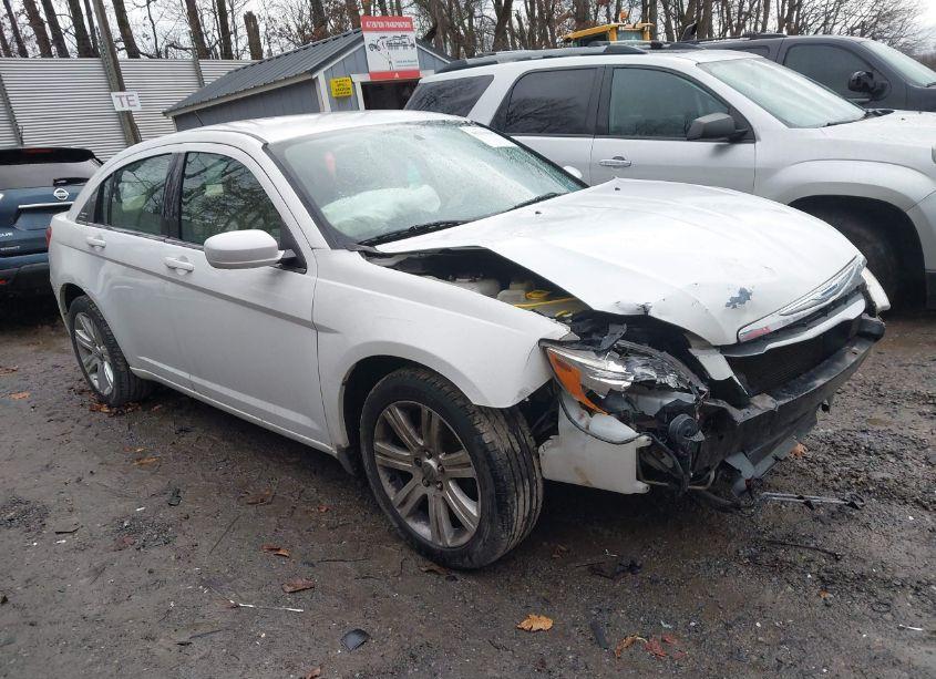 2013 Chrysler 200 LX (VIN 1C3CCBAB0DN698221) main photo