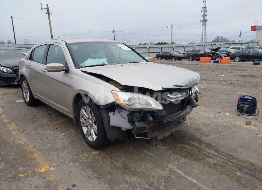 2013 Chrysler 200 LX (VIN 1C3CCBAB0DN698588) main photo