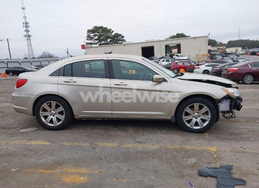 Photo 14 of 2013 Chrysler 200 LX (VIN 1C3CCBAB0DN698588)