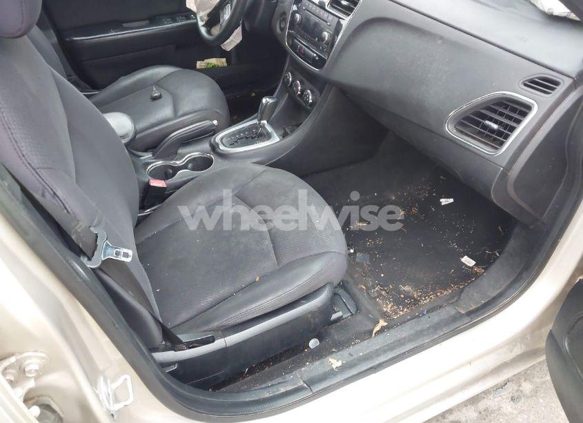 Photo 5 of 2013 Chrysler 200 LX (VIN 1C3CCBAB0DN698588)