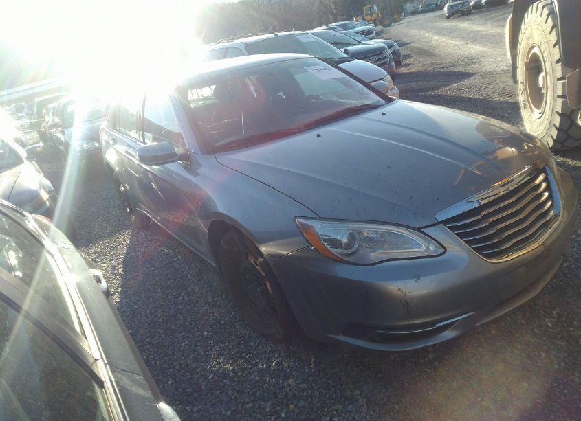 2014 Chrysler 200 LX (VIN 1C3CCBAB0EN124865) main photo