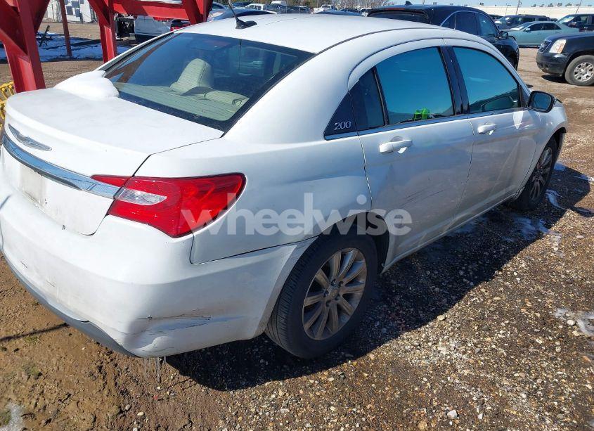 Photo 4 of 2014 Chrysler 200 LX (VIN 1C3CCBAB0EN141746)