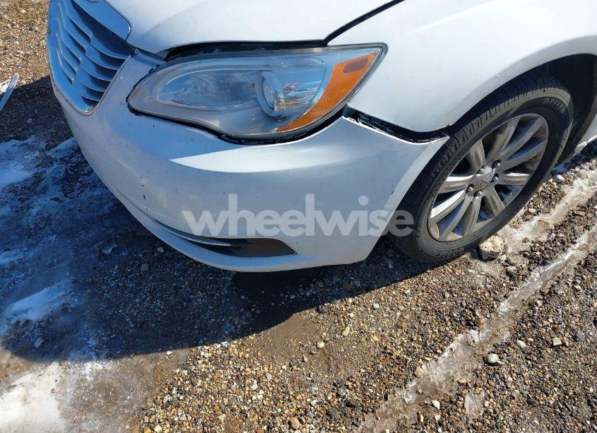 Photo 6 of 2014 Chrysler 200 LX (VIN 1C3CCBAB0EN141746)