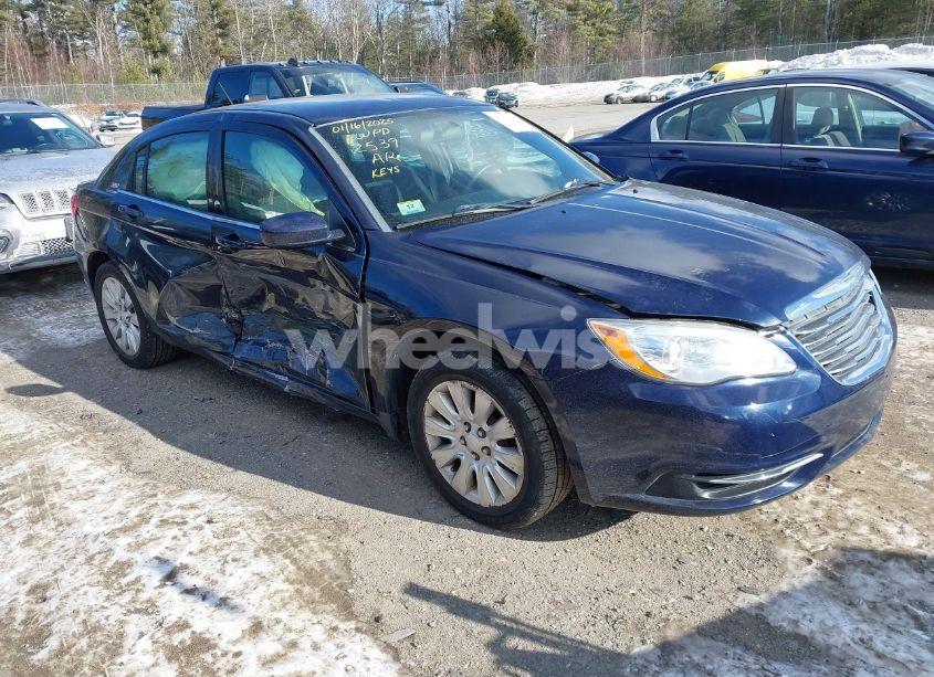 2014 Chrysler 200 LX (VIN 1C3CCBAB0EN142539) main photo