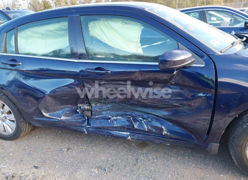Photo 6 of 2014 Chrysler 200 LX (VIN 1C3CCBAB0EN142539)