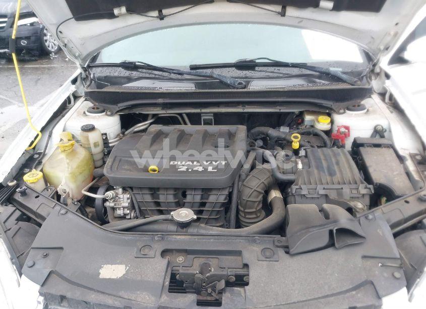 Photo 10 of 2014 Chrysler 200 LX (VIN 1C3CCBAB0EN230748)