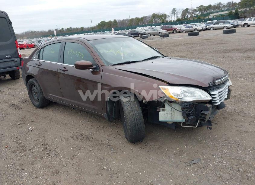 2013 Chrysler 200 LX (VIN 1C3CCBAB1DN568996) main photo