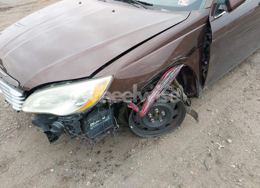 Photo 11 of 2013 Chrysler 200 LX (VIN 1C3CCBAB1DN568996)