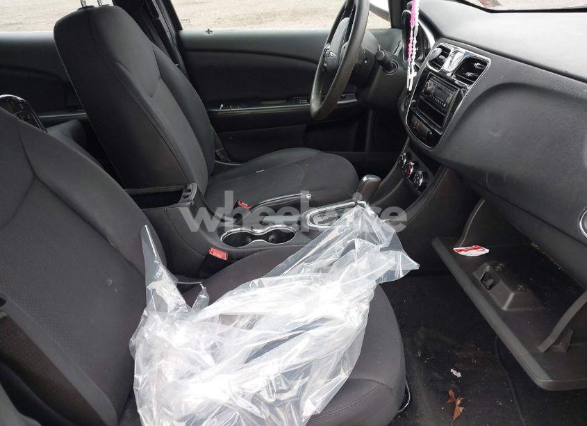 Photo 5 of 2013 Chrysler 200 LX (VIN 1C3CCBAB1DN568996)