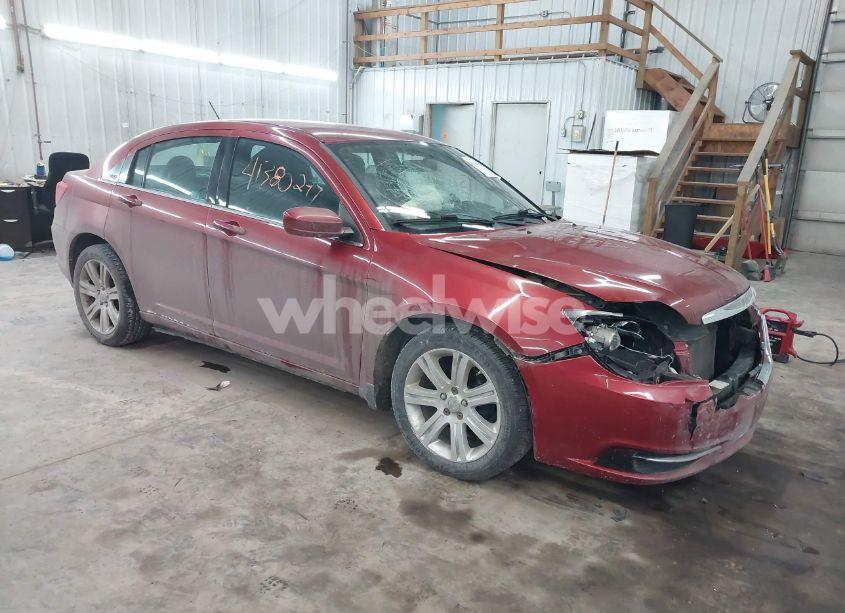 2013 Chrysler 200 LX (VIN 1C3CCBAB1DN715267) main photo