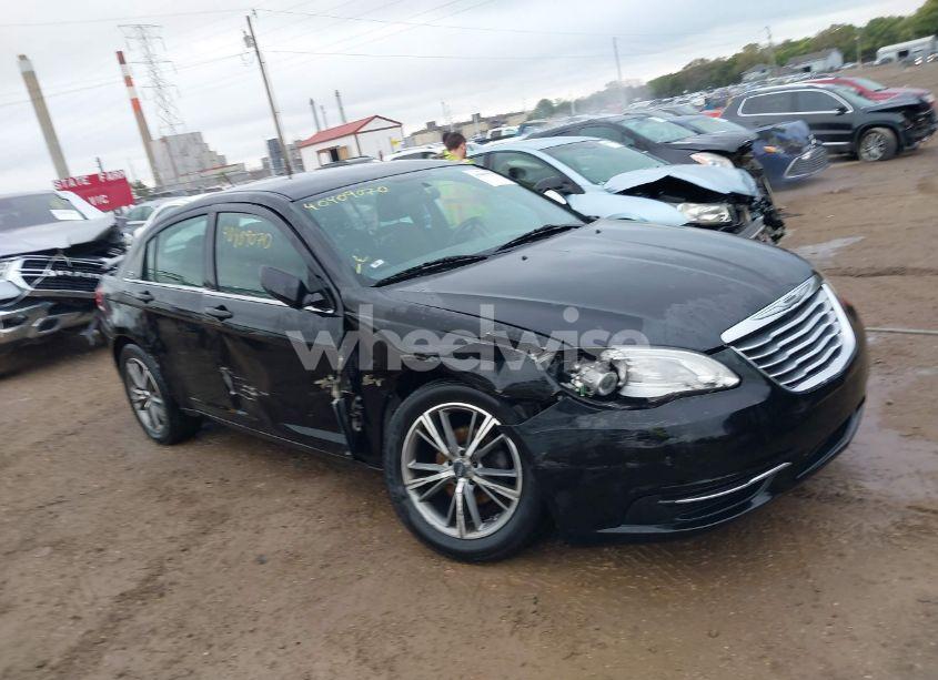 2014 Chrysler 200 LX (VIN 1C3CCBAB1EN123725) main photo