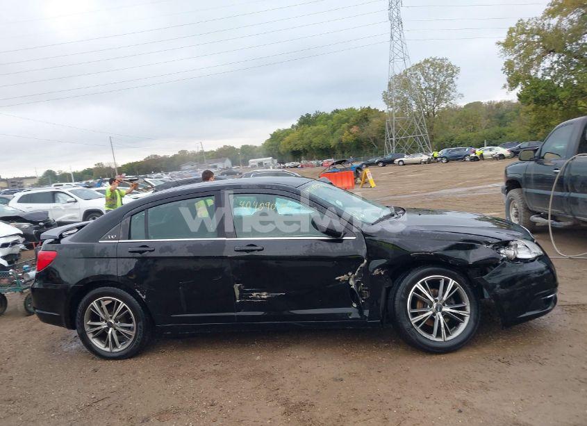 Photo 12 of 2014 Chrysler 200 LX (VIN 1C3CCBAB1EN123725)