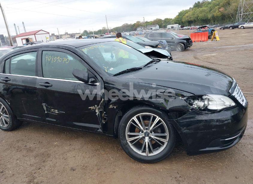 Photo 6 of 2014 Chrysler 200 LX (VIN 1C3CCBAB1EN123725)