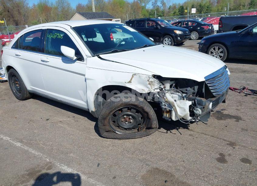 2014 Chrysler 200 LX (VIN 1C3CCBAB1EN146728) main photo