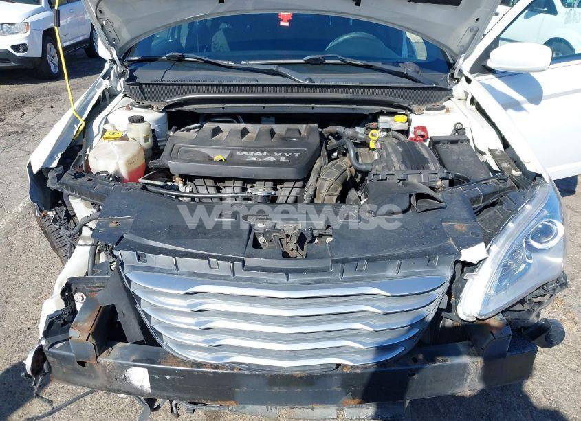 Photo 10 of 2014 Chrysler 200 LX (VIN 1C3CCBAB1EN146728)