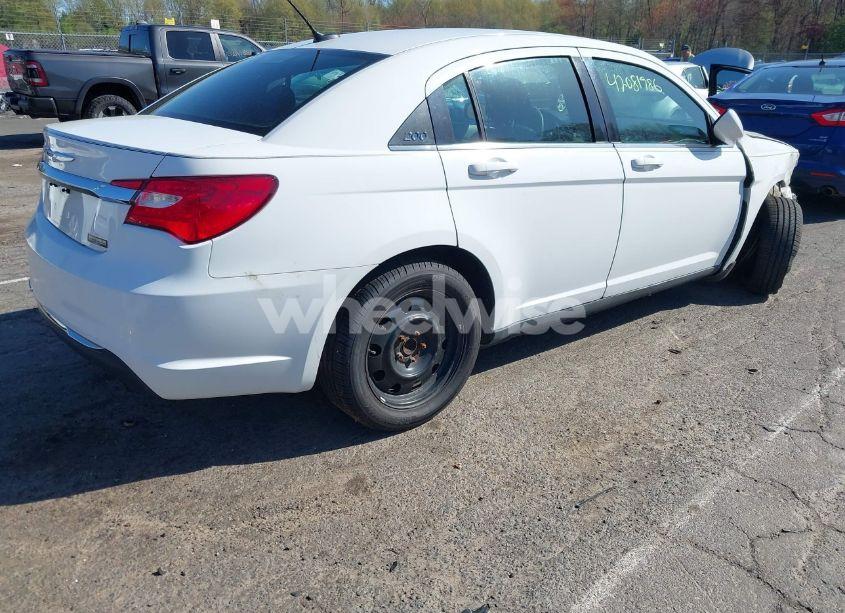 Photo 4 of 2014 Chrysler 200 LX (VIN 1C3CCBAB1EN146728)