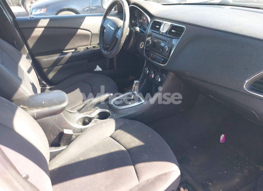 Photo 5 of 2014 Chrysler 200 LX (VIN 1C3CCBAB1EN146728)