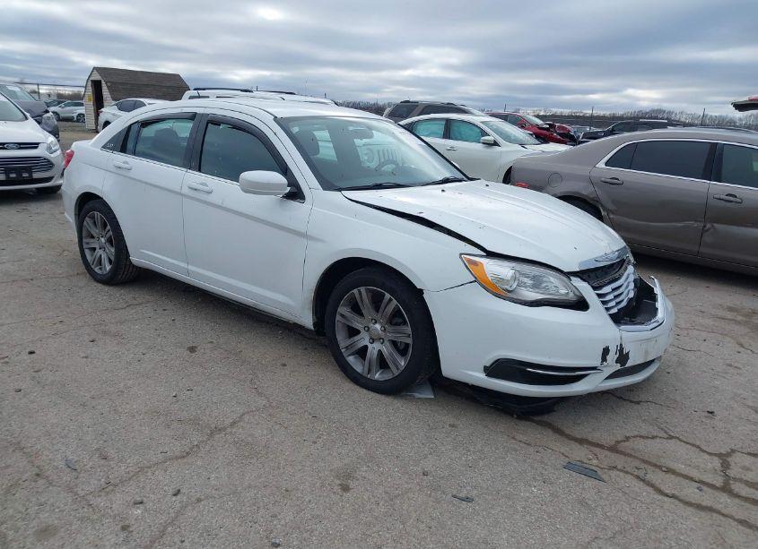 2014 Chrysler 200 LX (VIN 1C3CCBAB1EN207639) main photo