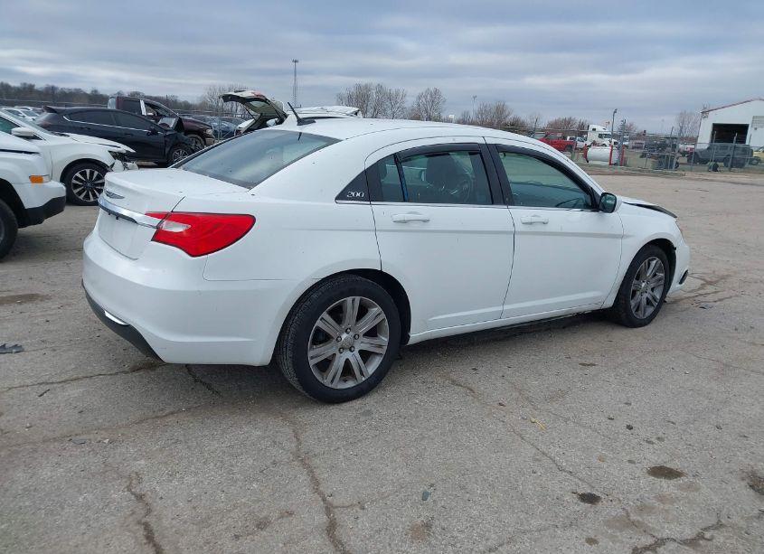 Photo 4 of 2014 Chrysler 200 LX (VIN 1C3CCBAB1EN207639)