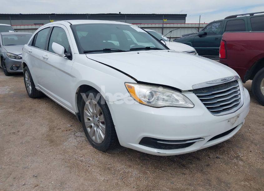 2014 Chrysler 200 LX (VIN 1C3CCBAB1EN231360) main photo