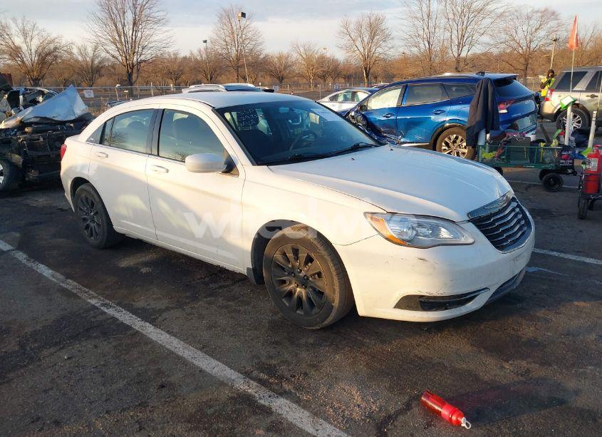 2013 Chrysler 200 LX (VIN 1C3CCBAB2DN559529) main photo