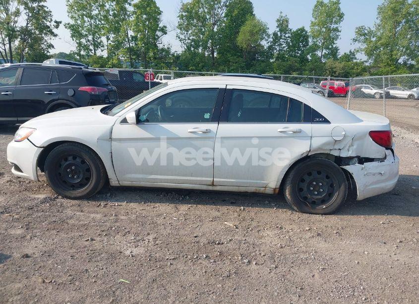 Photo 14 of 2013 Chrysler 200 LX (VIN 1C3CCBAB2DN646993)