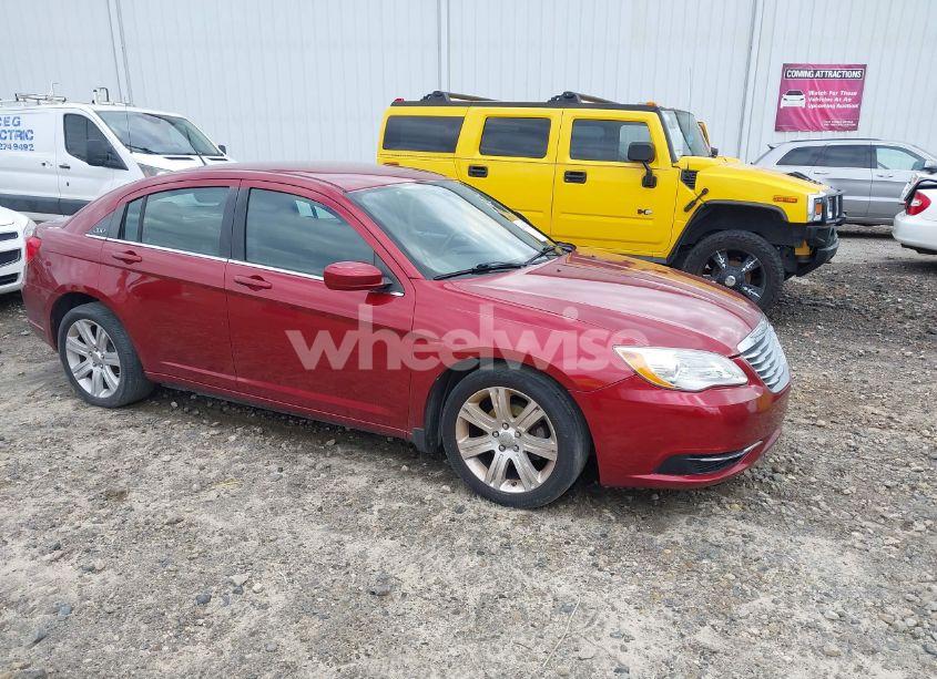 2013 Chrysler 200 LX (VIN 1C3CCBAB2DN671781) main photo