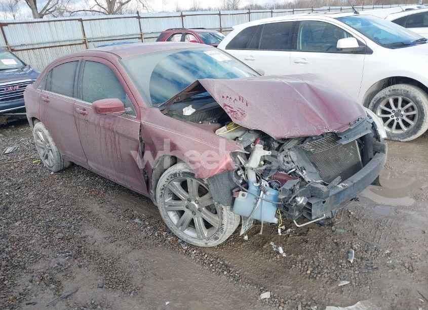 2013 Chrysler 200 LX (VIN 1C3CCBAB2DN698690) main photo