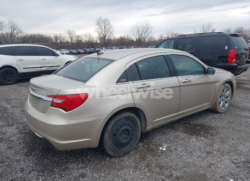 Photo 4 of 2013 Chrysler 200 LX (VIN 1C3CCBAB2DN715102)