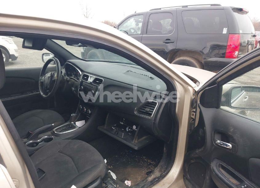 Photo 5 of 2013 Chrysler 200 LX (VIN 1C3CCBAB2DN715102)