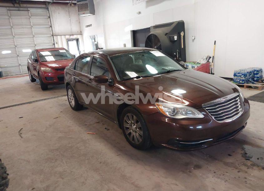 2013 Chrysler 200 LX (VIN 1C3CCBAB3DN587890) main photo