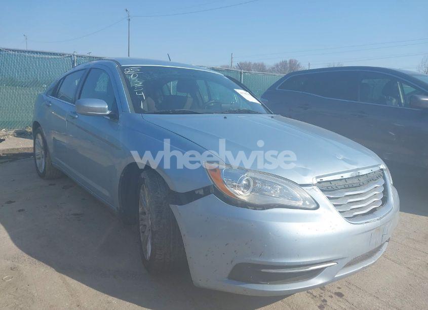 2013 Chrysler 200 LX (VIN 1C3CCBAB3DN697970) main photo