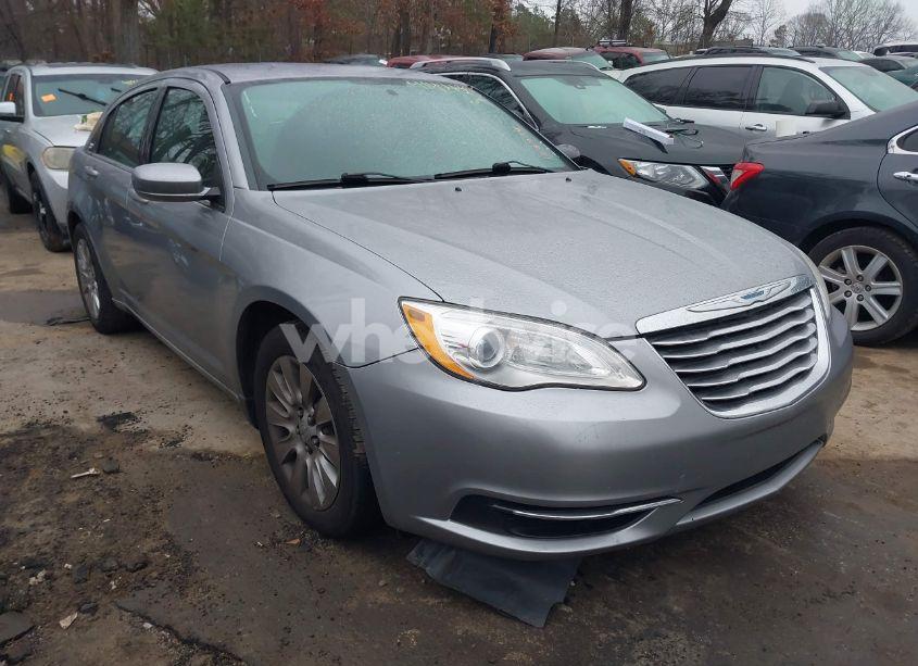 2014 Chrysler 200 LX (VIN 1C3CCBAB3EN123774) main photo