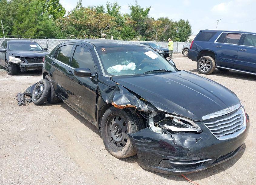 2014 Chrysler 200 LX (VIN 1C3CCBAB3EN141546) main photo