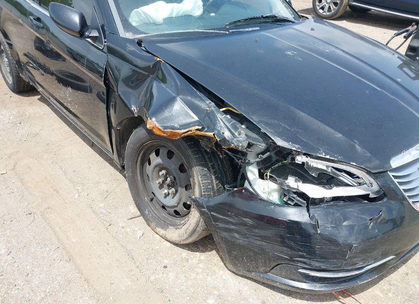 Photo 6 of 2014 Chrysler 200 LX (VIN 1C3CCBAB3EN141546)