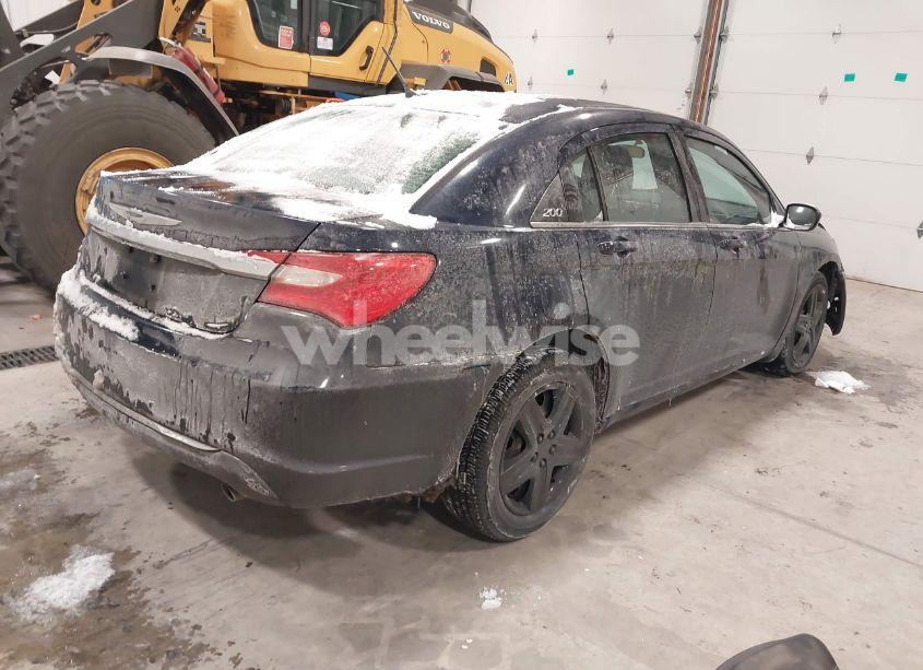 Photo 4 of 2014 Chrysler 200 LX (VIN 1C3CCBAB3EN146259)