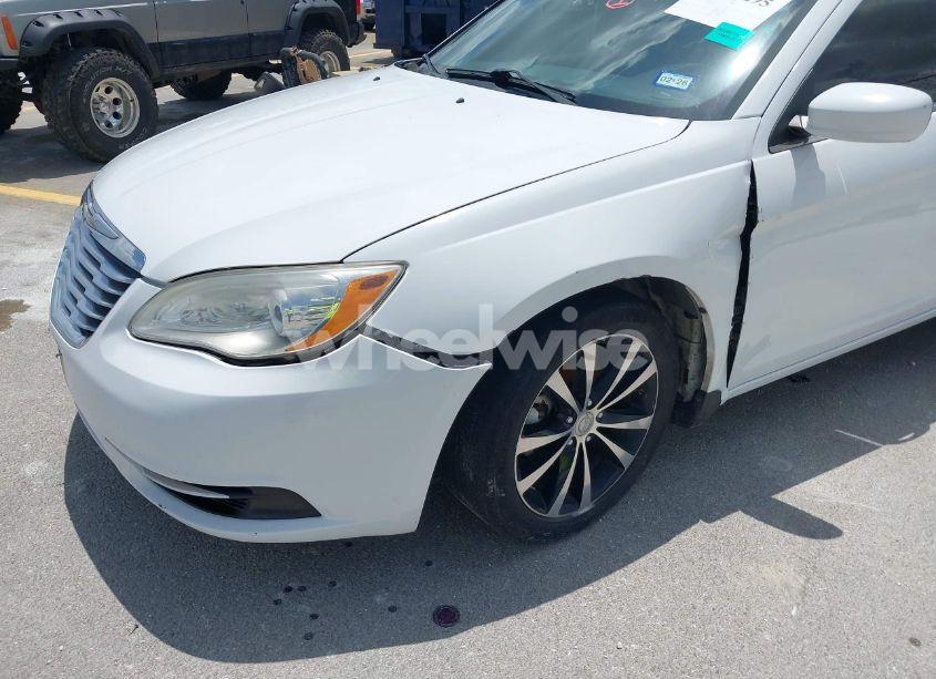 Photo 13 of 2014 Chrysler 200 LX (VIN 1C3CCBAB3EN207688)