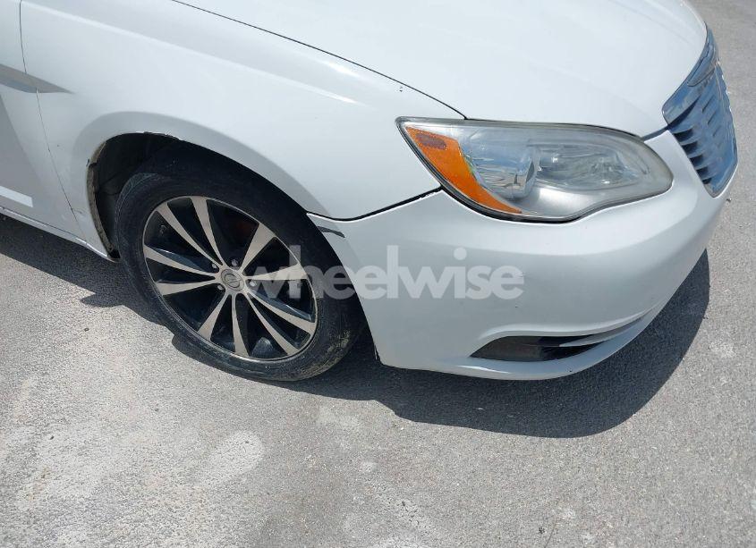 Photo 14 of 2014 Chrysler 200 LX (VIN 1C3CCBAB3EN207688)