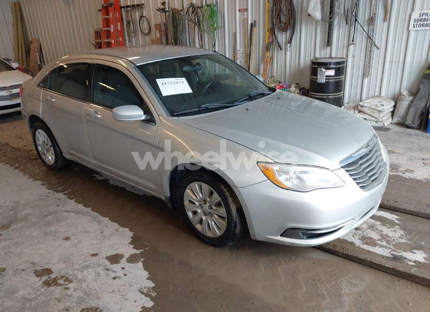 2012 Chrysler 200 LX (VIN 1C3CCBAB4CN100453) main photo