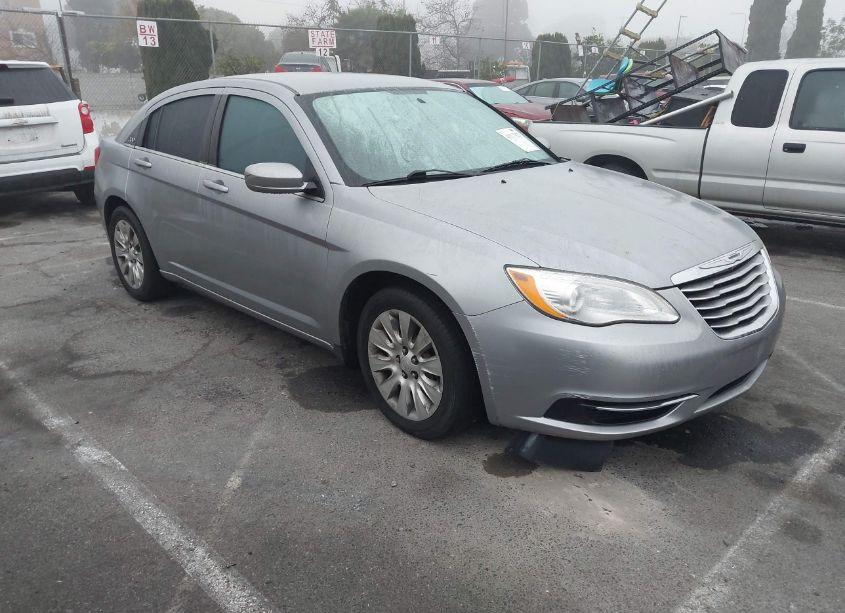 2013 Chrysler 200 LX (VIN 1C3CCBAB4DN641956) main photo