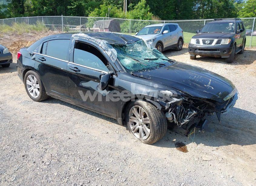 2013 Chrysler 200 LX (VIN 1C3CCBAB4DN669630) main photo