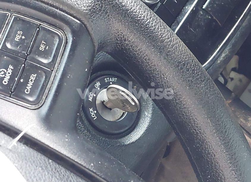 Photo 11 of 2013 Chrysler 200 LX (VIN 1C3CCBAB4DN669630)