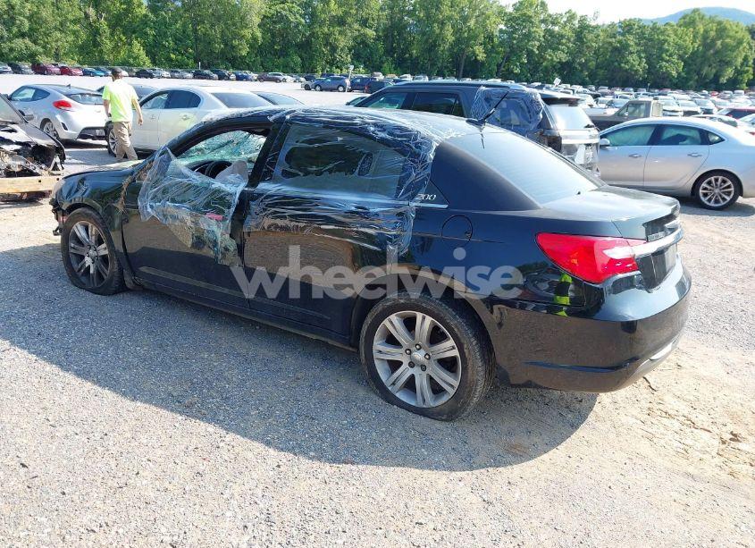 Photo 3 of 2013 Chrysler 200 LX (VIN 1C3CCBAB4DN669630)